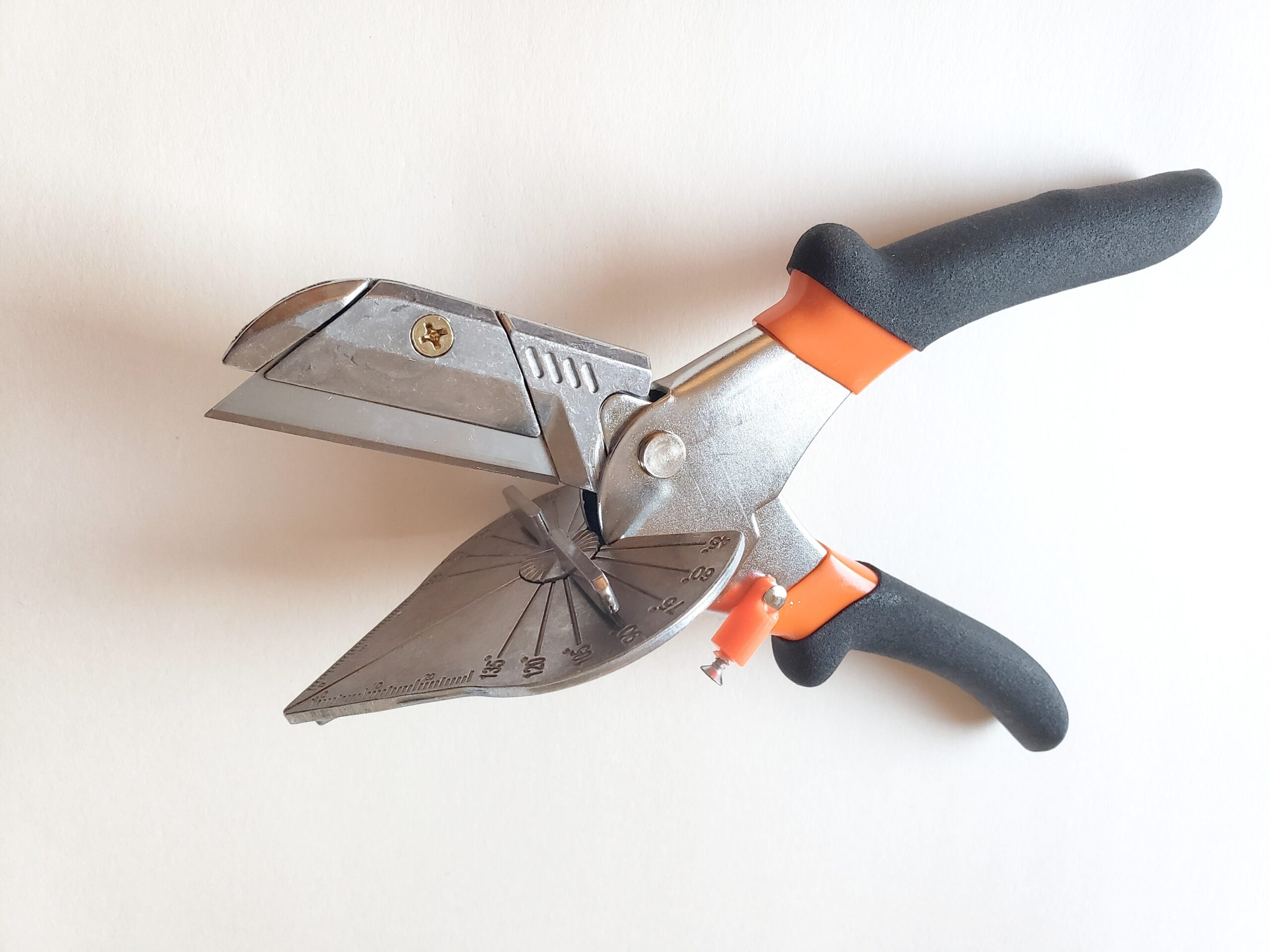 Fasadinių profilių žirklės Fasadinių profilių žirklės